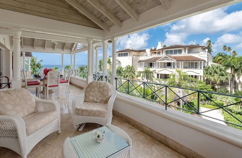Schooner Bay Apartment | Luxury 3-bedroom beachfront penthouse