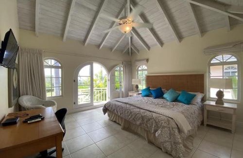 Christie Villa | Luxury 3 Br 3 Bth Townhouse in Gated Community