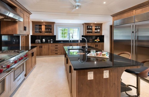Gibbs Bay House | Luxury Beach Villa With Stunning Sea Views And Direct Access On To Mullins Beach