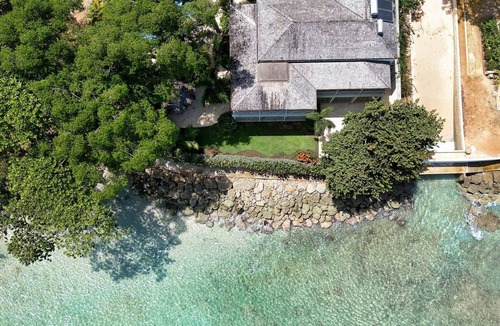 Gibbs Bay House | Luxury Beach Villa With Stunning Sea Views And Direct Access On To Mullins Beach