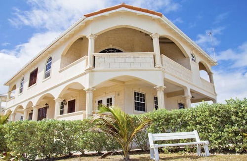 Ocean City Apartment | Luxury cliff apartment with fantastic pool and great sea views.
