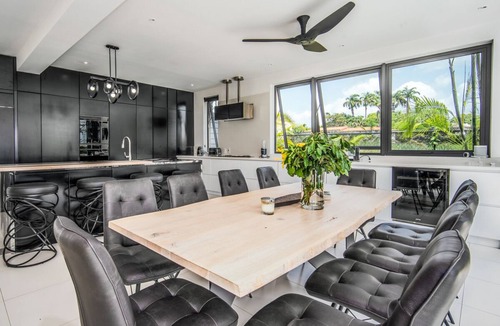Weston Villa | Luxury Modern Beachfront Villa - Onyx