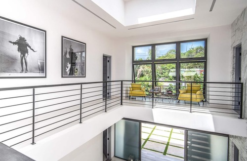 Weston Villa | Luxury Modern Beachfront Villa - Onyx