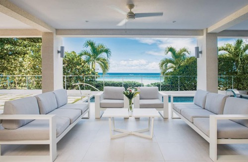 Old Trees Bay Apartment | Luxury Oceanfront with Pool - The Villa at The St. James