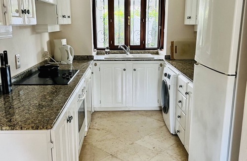 Porters House | Make Dreams at Mango Crescent