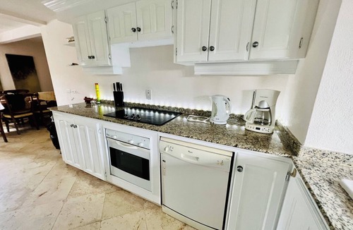 Porters Condo | Make Memories at Mango Crescent
