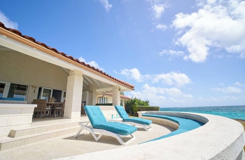 Long Bay Villa | Maltese Falcon - by Zenbreak