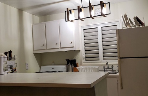 Folkestone House | Mango House - 2 bedroom. Walking distance to beach!