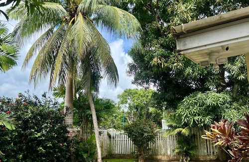 Folkestone House | Mango House - 2 bedroom. Walking distance to beach!