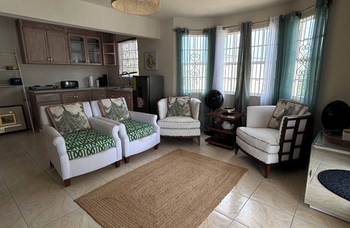 Inch Marlowe Apartment | Minimal Chic Beach Apartment
