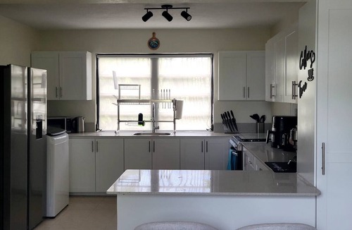 Blue Waters Apartment | Modern 2 bed 2 bath home away from home perfectly located for visitors