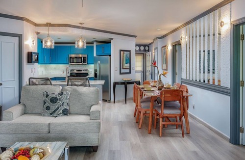 Dover Apartment | Modern Beachfront Condo with Pool - Sapphire 203