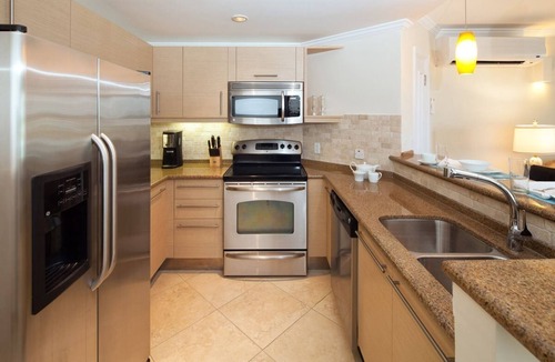 Dover Apartment | Modern Beachfront Condo with Pool - Sapphire 116