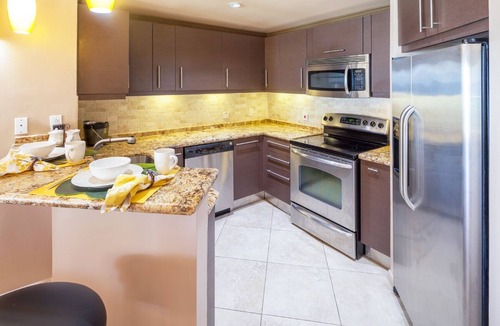 Dover Apartment | Modern Beachfront Condo with Pool - Sapphire 309