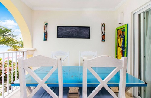 Dover Apartment | Modern Beachfront Condo with Pool - Sapphire 102