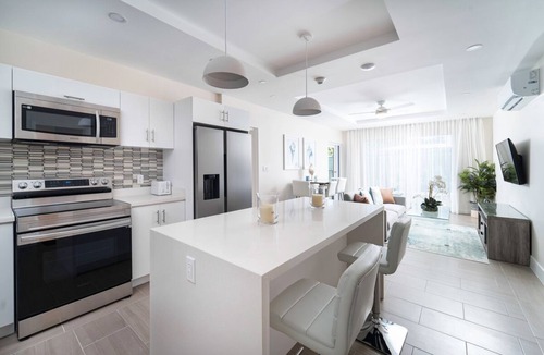 Little Battaleys Condo | Modern Condo with Resort Pool Near Beach - Coral Beach 107