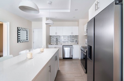 Little Battaleys Condo | Modern Condo with Resort Pool Near Beach - Coral Beach 107