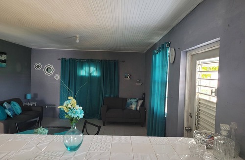 West Coast Villa | Modern Villa 15mins from anywhere!