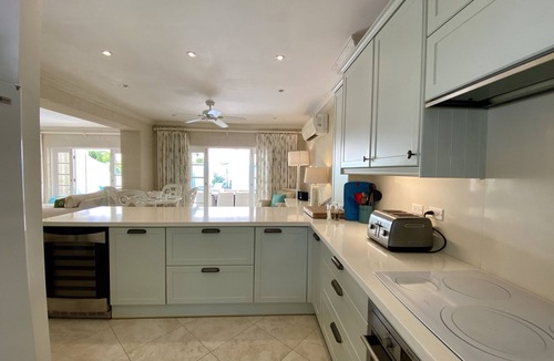 Mullins House | Mullins Bay TH2, 2 bed split level with pool and across road from Mullins Beach