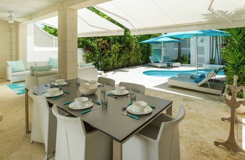 Mullins House | Mullins Bay TH2, 2 bed split level with pool and across road from Mullins Beach