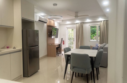Mullins Apartment | New 1-Bed Condo with Pool near Mullins Beach