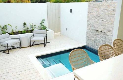 Gibbes House | New CHIC 3BR Villa, Walk to Beach! Pool & Terrace