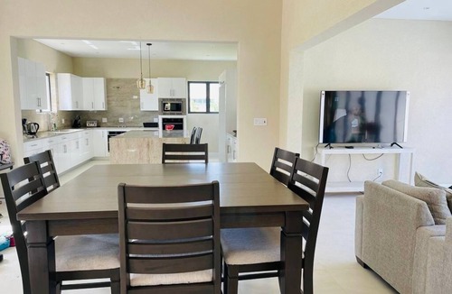 Maynards House | New Family-sized House w/pool, 5 mins from beach