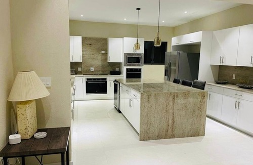 Maynards House | New Family-sized House w/pool, 5 mins from beach