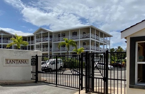 Weston Condo | NEW Sandbox Villa 3 BDR Central to West Coast