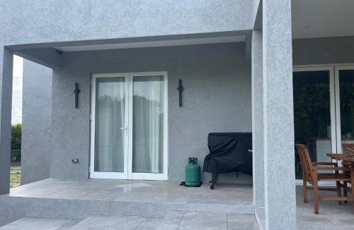 Deanes Villa | New! St Silas 3-Bdrm, 3 and a half bath Villa approx 8 minutes from pristine beaches and shopping area