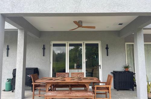 Deanes Villa | New! St Silas 3-Bdrm, 3 and a half bath Villa approx 8 minutes from pristine beaches and shopping area
