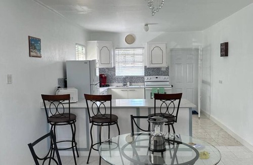 Mount Standfast House | Newly Renovated Coastline Cottagen5 min from beach