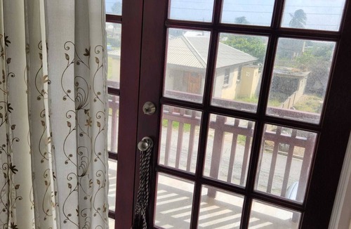 Inch Marlowe House | Ocean Gaze - Luxury Townhouse - Includes 2 Ensuites