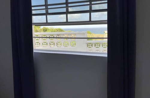 Rock Hall Apartment | Ocean view, breezy 2-Bedroom Apt by the cliff