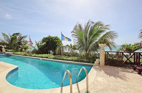 Green Garden Apartment | Oceanfront 1-bed Apt with Pool near Surfing - Rosalie #2