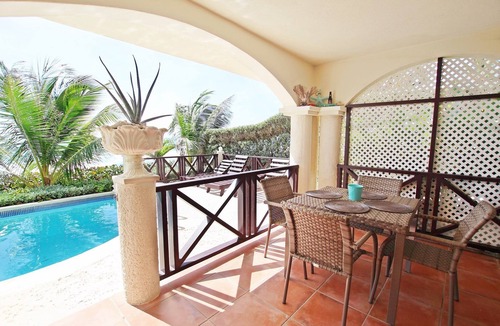 Green Garden Apartment | Oceanfront 2-bed Apt with Pool near Surfing - Rosalie #2
