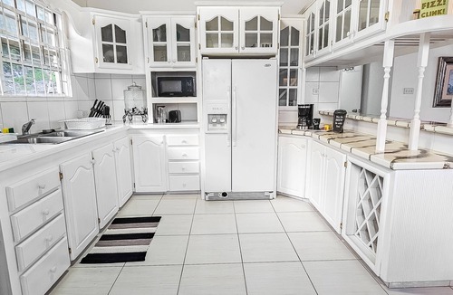 Ocean City Apartment | Oceanview/Cliffside Chic Apartment 4mins from Airport