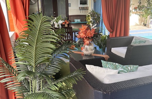 Ealing Park Villa | One of a Kind Insta-Worthy South Coast Villa - Ocean views