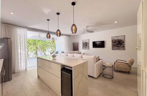 Speightstown Apartment | One Queens Apt 3 2BR