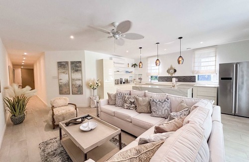 Speightstown Apartment | One Queens Apt 3 1BR
