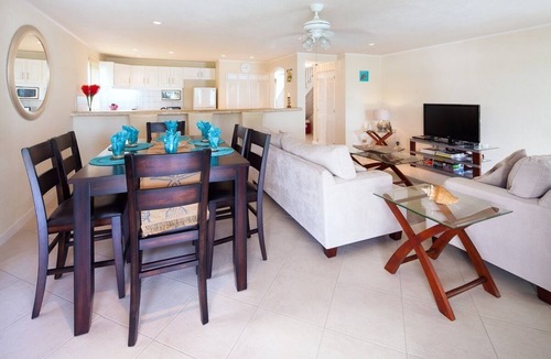 Hastings Apartment | Oppposite Beach with Pool - Margate #4