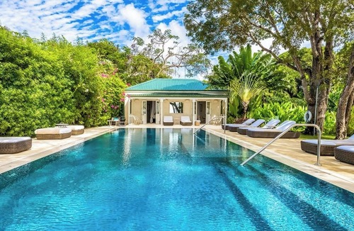 Merlin Bay Villa | PARADISIACAL BEACHFRONT VILLA!