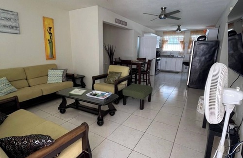 Maxwell Condo | Pene's Place 2Brm Condo. 2 Min Walk To The Beach