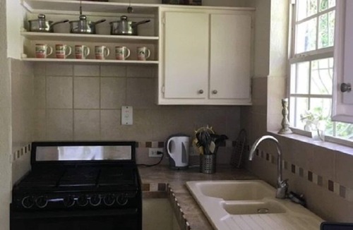 Halcyon Heights Apartment | Penthouse Apartment with Shared Small Pool