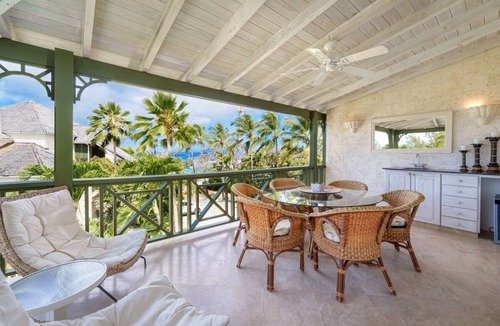 Little Battaleys Apartment | Penthouse Condo With Plunge Pool and Ocean View - Beacon Hill 305
