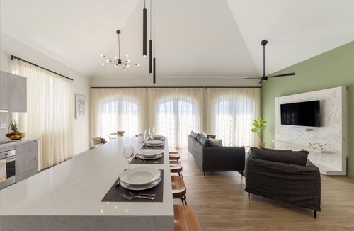 Worthing Apartment | PH2 - Luxury Oceanview 2BR Penthouse w/Rooftop Pool directly opp. Worthing Beach