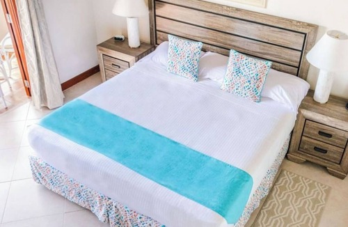 Retreat Hotel | Pool & Fitness Center Access with Free Parking | 1.7 Miles to Heywoods Beach