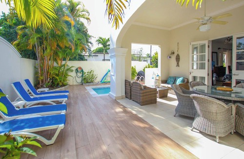 Porters House | Poolside Home, Short Walk to Beach - Turtle View 10