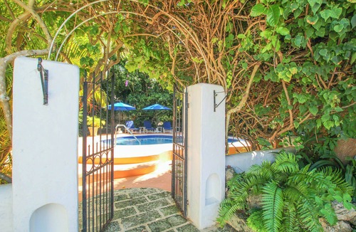 Porters Villa | Poolside Paradise Near Beach - Pavilion Villa