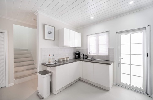 Porters Villa | Porters Gate 19 Summer Specials 2025 Pay 6 stay 7 | Near Ocean - Located in Stunning Reeds Bay with House Cleaning Included